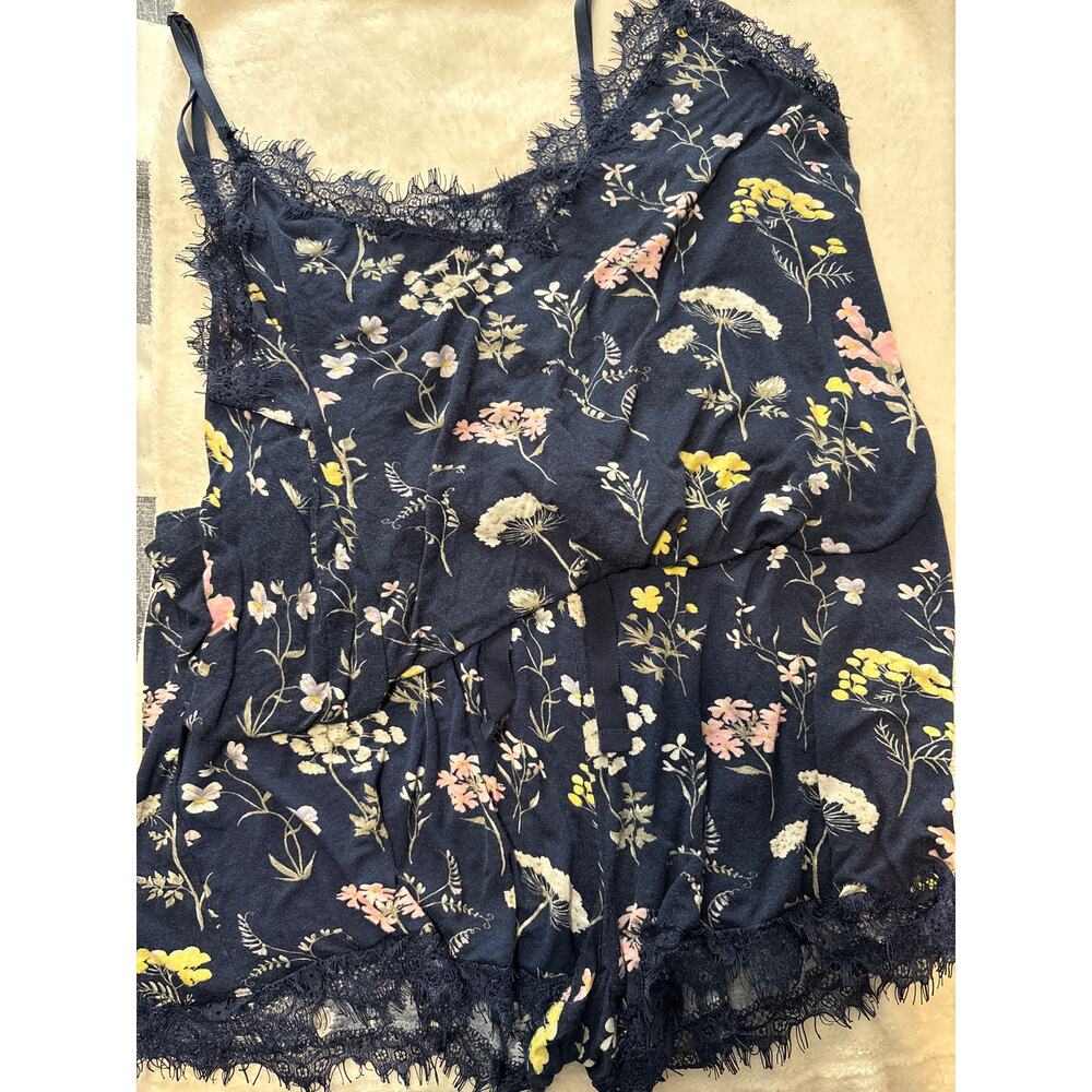 Seeing stars two piece floral tank shorts lounge pajama set size large